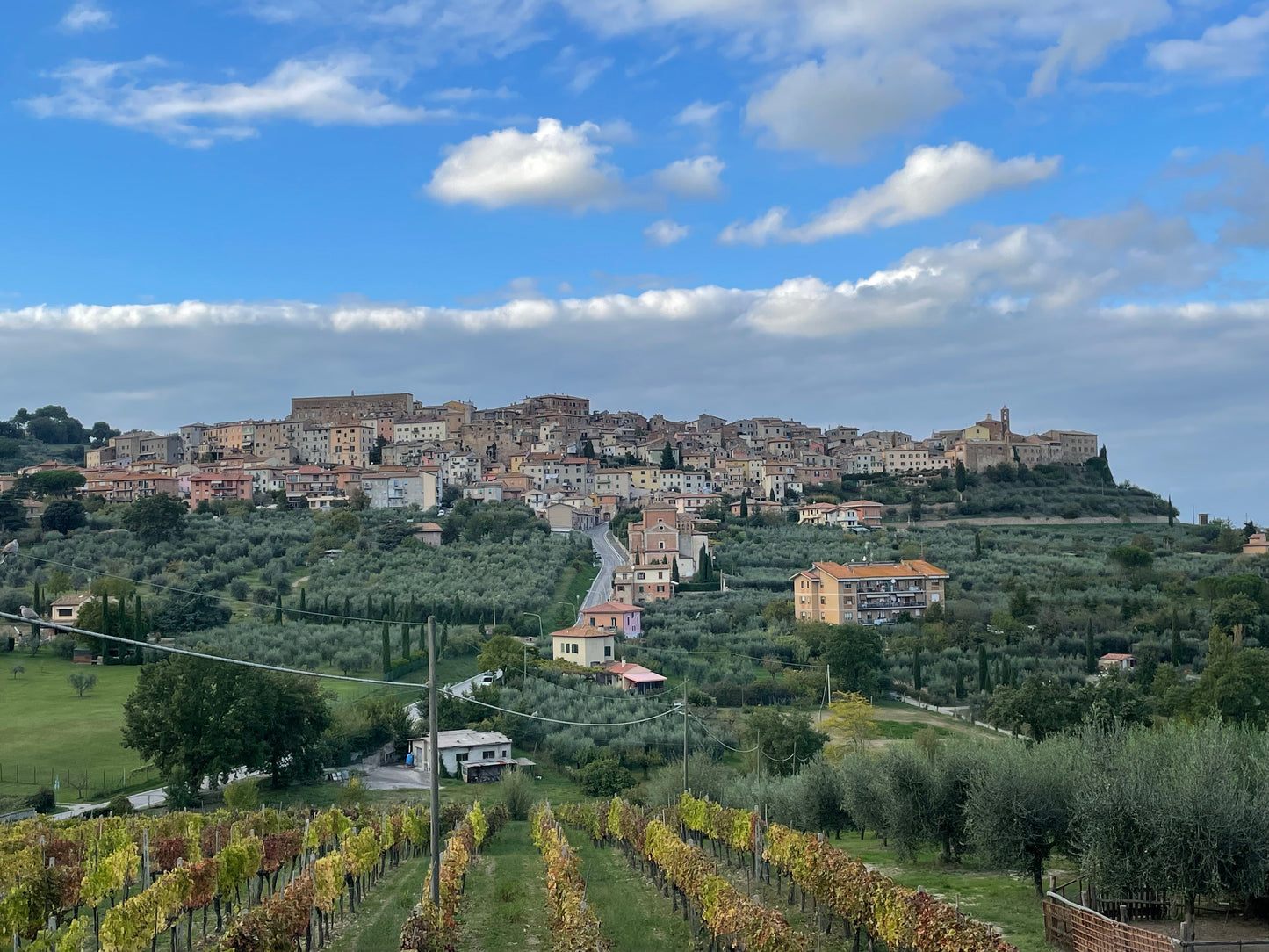 Explore the wonders of the heart of Italy on two wheels with us! Only for bikers girls