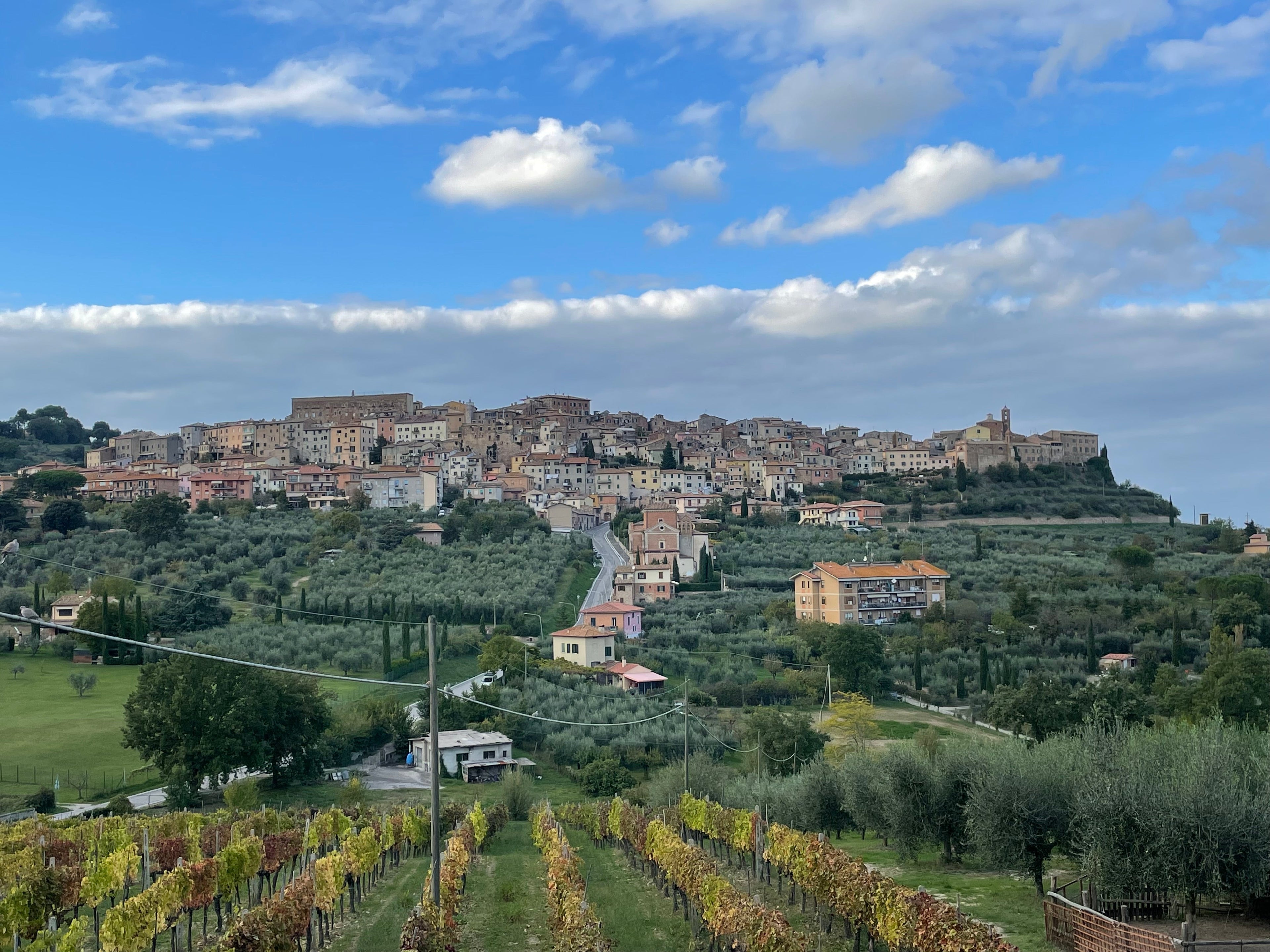 Explore the wonders of the heart of Italy on two wheels with us! Only for bikers girls
